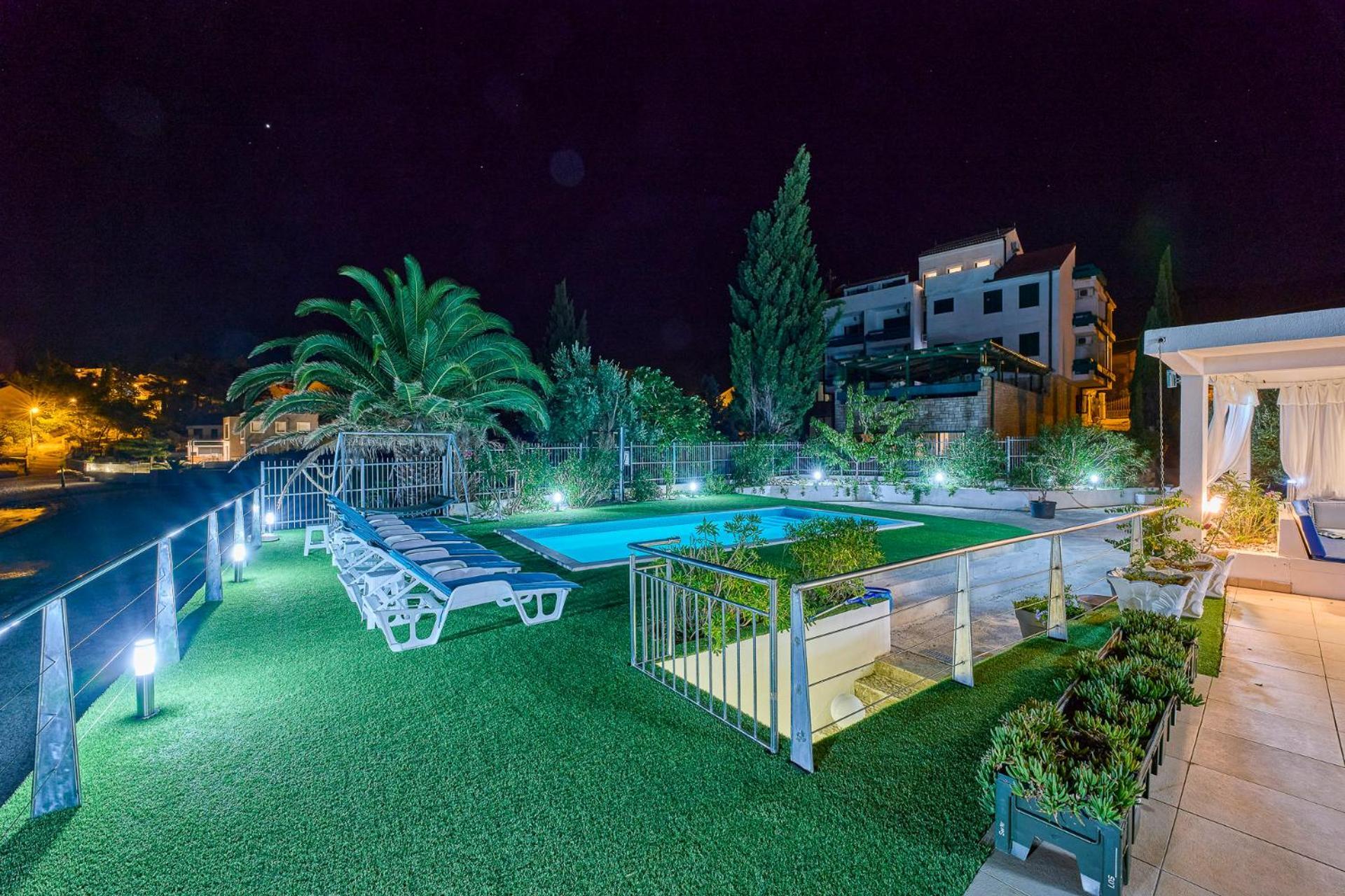 סלאטינה Villa Unique Sur La Plage Pour Des Vacances Inoubliables En Famille Ou Entre Amis Pour 10 Personnes מראה חיצוני תמונה