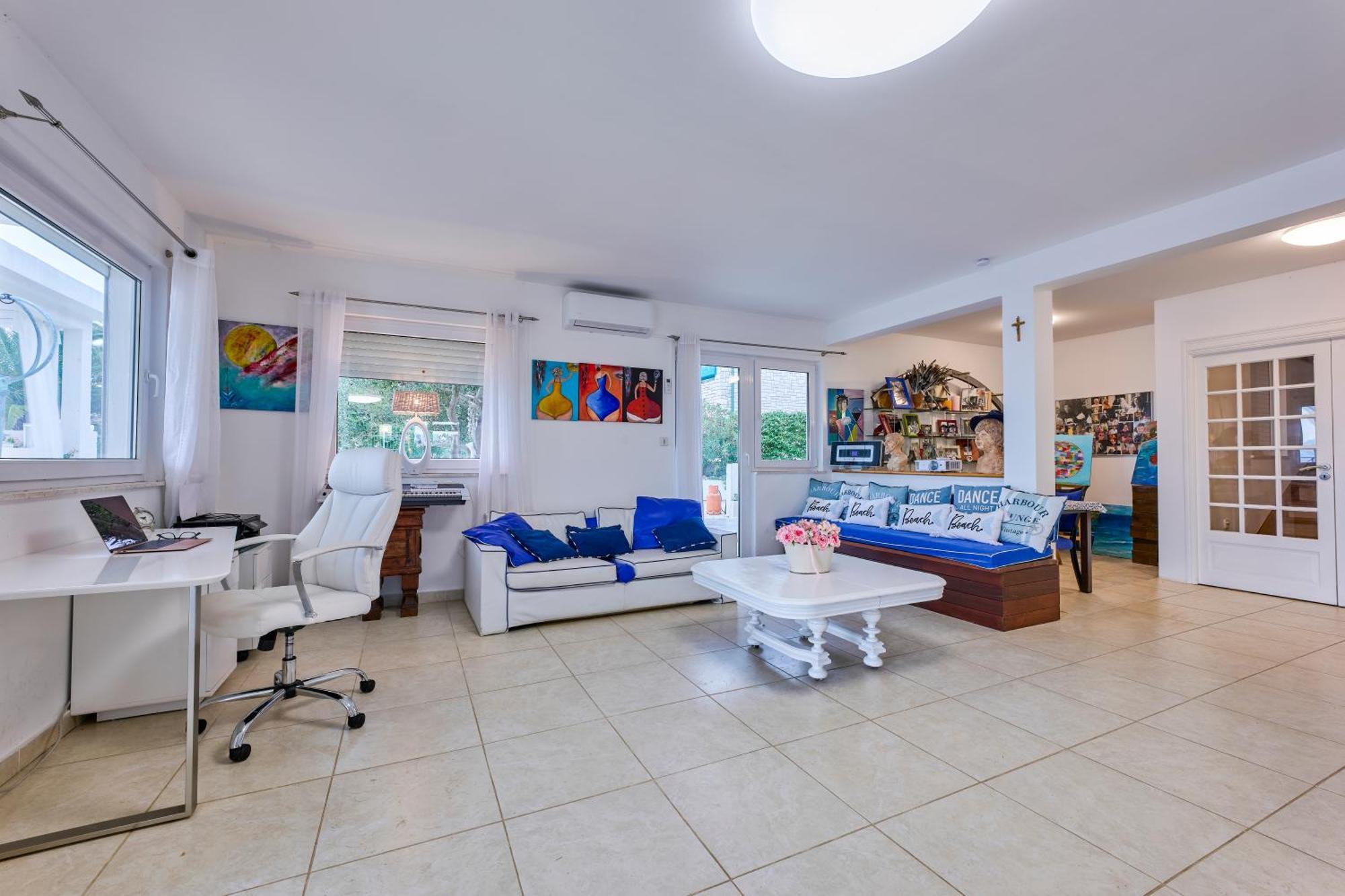 סלאטינה Villa Unique Sur La Plage Pour Des Vacances Inoubliables En Famille Ou Entre Amis Pour 10 Personnes מראה חיצוני תמונה