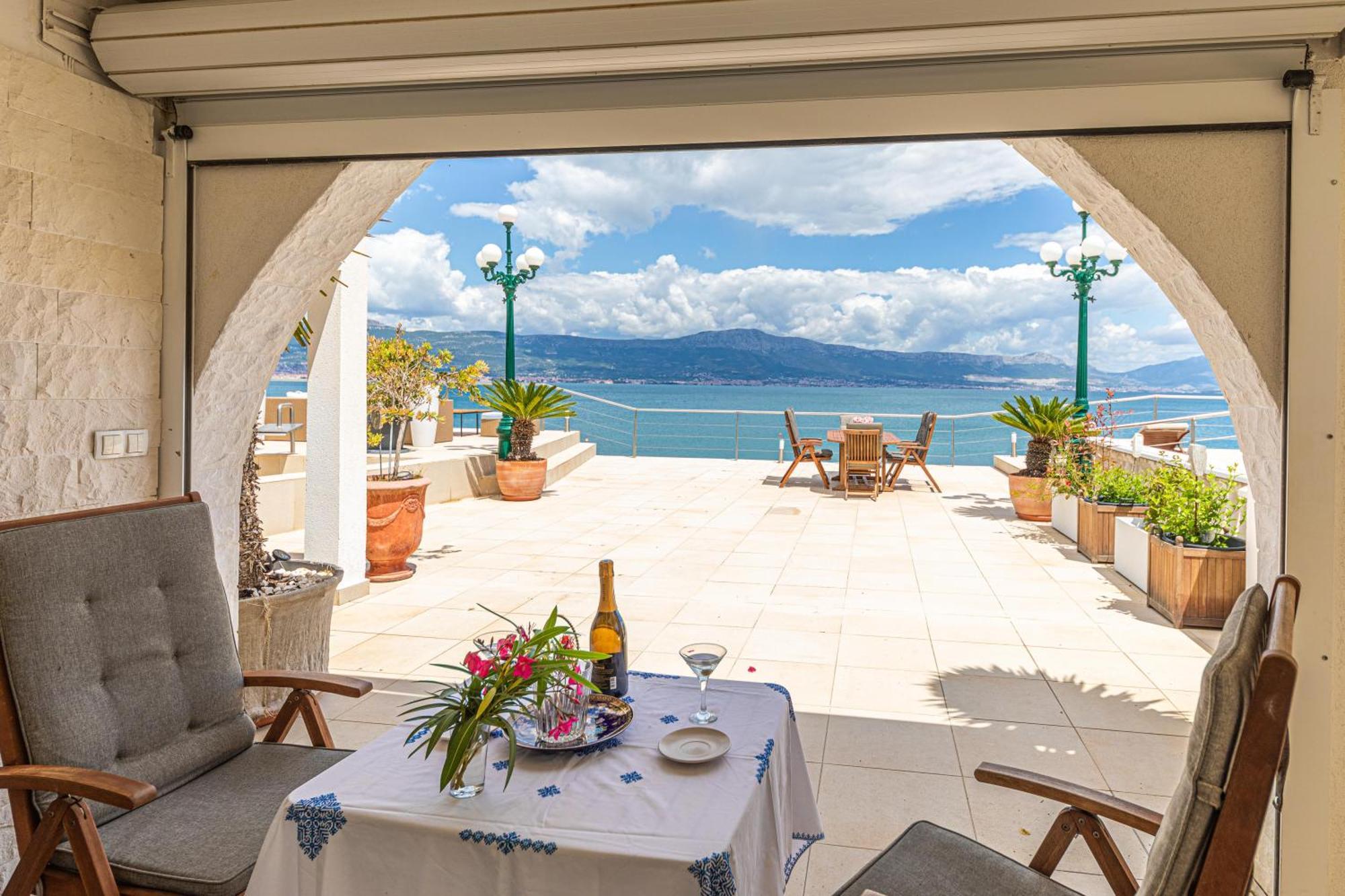 סלאטינה Villa Unique Sur La Plage Pour Des Vacances Inoubliables En Famille Ou Entre Amis Pour 10 Personnes מראה חיצוני תמונה