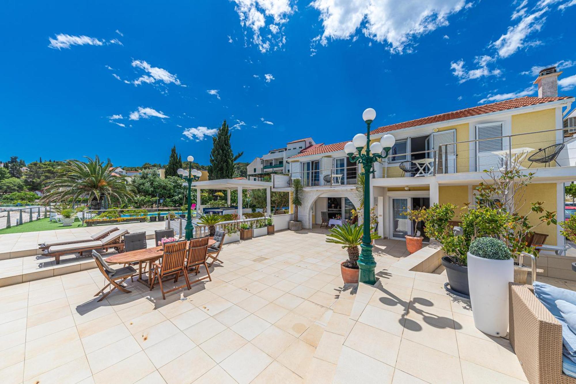 סלאטינה Villa Unique Sur La Plage Pour Des Vacances Inoubliables En Famille Ou Entre Amis Pour 10 Personnes מראה חיצוני תמונה