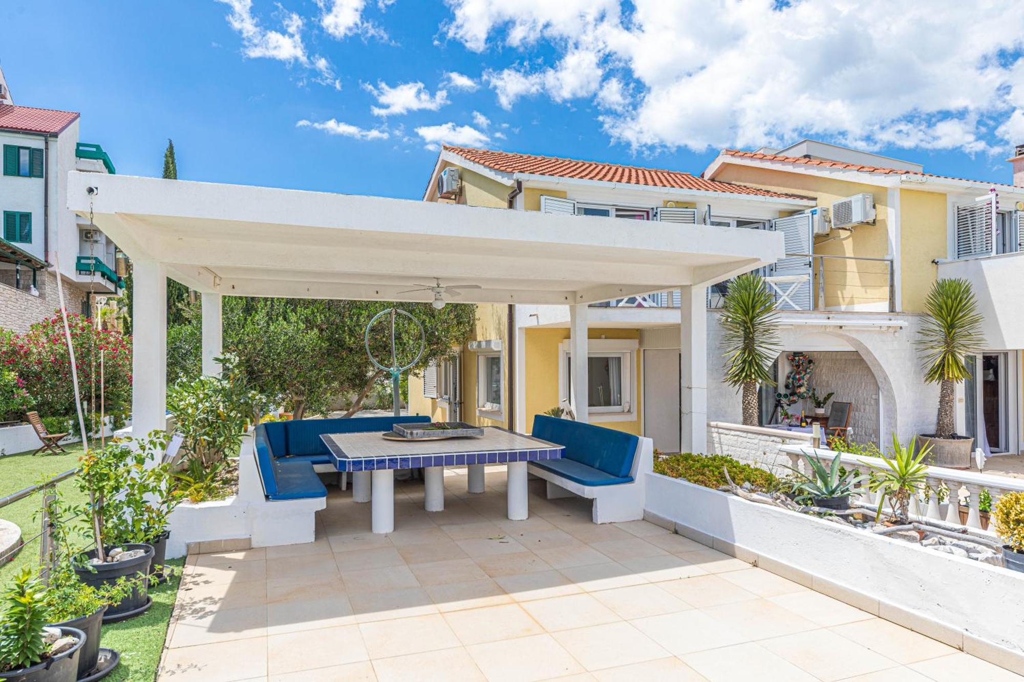 סלאטינה Villa Unique Sur La Plage Pour Des Vacances Inoubliables En Famille Ou Entre Amis Pour 10 Personnes מראה חיצוני תמונה